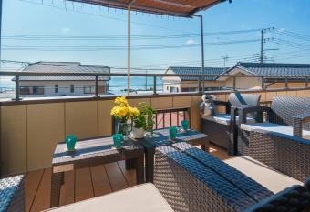 Kamogawa Aussie bnb has Balcony rooms