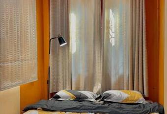 LAD Homestay H   i Ph  ng - Ho  ng V  n Th    has Balcony rooms