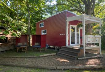 Tiny House Wupper im PIER9 Tiny House Hotel has Balcony rooms