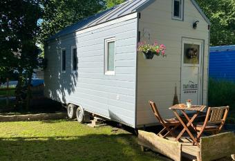 Tiny House Werse im PIER9 Tiny House Hotel has Balcony rooms