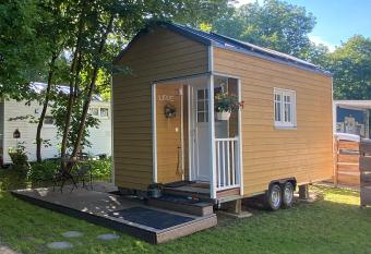Tiny House Lippe im PIER9 Tiny House Hotel allows 18 year olds to book a room