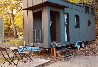 Tiny House Bigge im PIER9 Tiny House Hotel allows 18 year olds to book a room