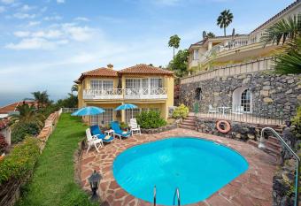 Villasol 10 has Balcony rooms