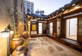Hanok1942 allows 18 year olds to book a room