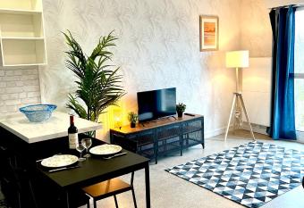 Ma Location Sablaise - Appart    Le Quai allows 18 year olds to book a room