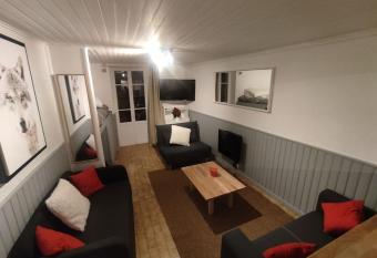 Superbe appartement refait    neuf has Balcony rooms