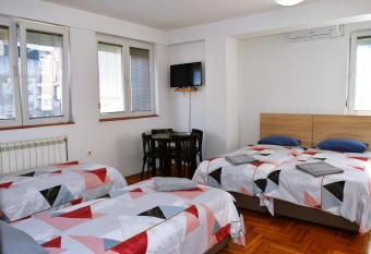 Guest House Sani allows 18 year olds to book a room