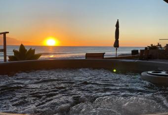 ON THE SAND!! Private Beach! OCEAN FRONT HOT TUB!! has Balcony rooms