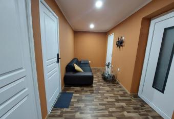 chambre tr  s confortable et acclimat  e allows 18 year olds to book a room