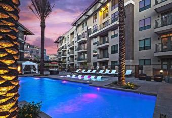 Old Town Vibrant Luxury Condo has Balcony rooms