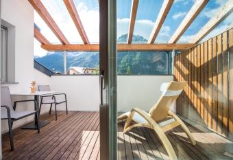 Alpenblick Nr 8 has Balcony rooms