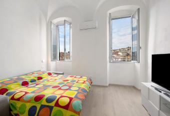 Domus Madonnina allows 18 year olds to book a room