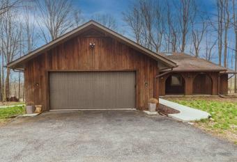 Secreted Luxury Large Ranch has Balcony rooms