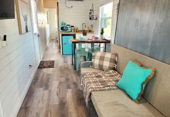 TCR @ 290 Wine Trail #11 - New 40' unit sleeps 4! allows 18 year olds to book a room