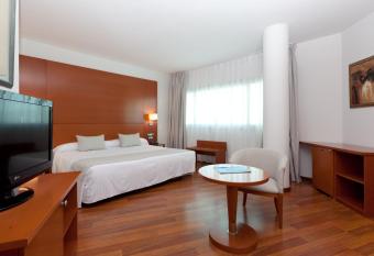 Allegro Murcia Azarbe allows 18 year olds to book a room
