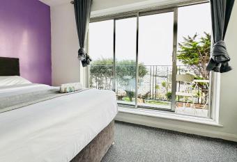 Free btl of bubble with The pacific Hotel has Balcony rooms