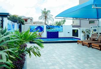 Richie s Appartments allows 18 year olds to book a room