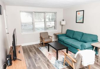 Convenient Apt w Shopping Dining & Freeways has Balcony rooms