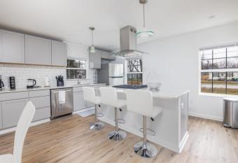 Huge Recently Renovated Family Friendly Home allows 18 year olds to book a room