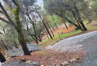 Yosemite Vacation Home near Pine Mtn Lake has Balcony rooms