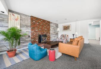 Charming Guests Bedrooms in House allows 18 year olds to book a room