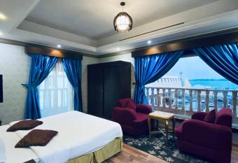                                                   has rooms with a private hot tub