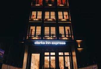 Clarks Inn Express, Dehradun has Balcony rooms