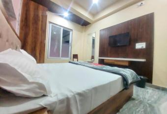 OYO 80508D The Haveli Lounge allows 18 year olds to book a room