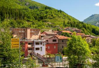Albergo Ponte di Nava has Balcony rooms
