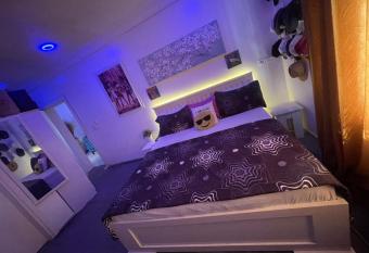 JG Apartment allows 18 year olds to book a room