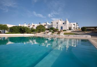 Nola Traditional Villa allows 18 year olds to book a room