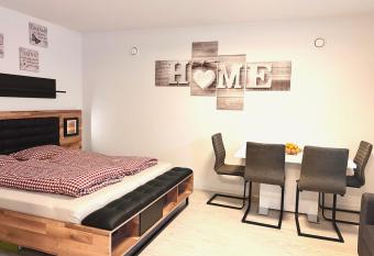 Ferienwohnung Brochenzell - nahe Ravensburger Spieleland allows 18 year olds to book a room