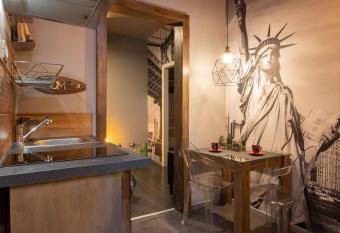 [Free Netflix & Wi-fi] NewYork Dream - Trieste suite has Balcony rooms