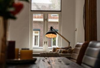 Volledig gerenoveerd appartement in hartje Oss has Balcony rooms