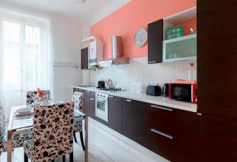 Italianway - Gaslini 21 has Balcony rooms