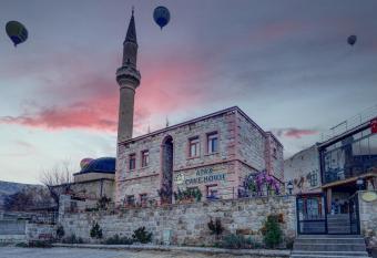 Atax Cave Hotel has rooms with a private hot tub