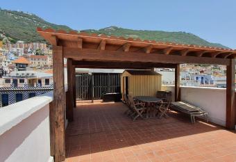 Gibraltar Town Centre Flat with Roof Terrace has Balcony rooms