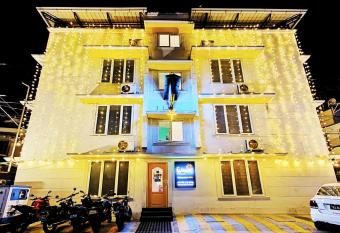 The WAVES Fortkochi has Balcony rooms