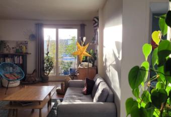 Amazing Loft in Porte de Montreuil has Balcony rooms