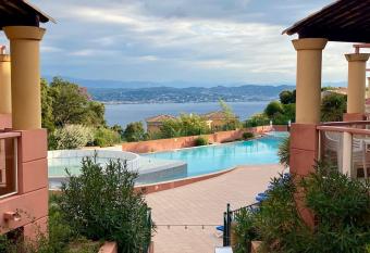 1 bedroom apartment in Th  oule sur Mer sea view from pools has Balcony rooms