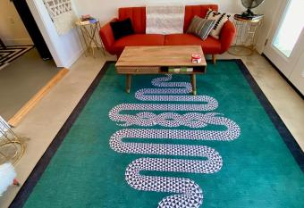 Sunburst House : Desert Chic Retreat has Balcony rooms