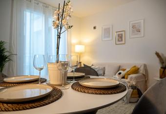 Maison Blanche: appartamento elegante con parcheggio privato allows 18 year olds to book a room