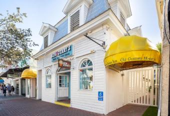 NEW Custom House Inn - Right on Duval Street allows 18 year olds to book a room