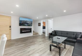 3 Bedroom Loft in Downtown with Free Parking has Balcony rooms