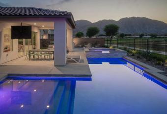 Stadium Course! 18th hole- HUGE putting green! has rooms with a private hot tub