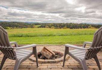 Ridgeview Retreat has Balcony rooms