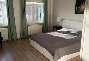 Apartament D  uga 35 has rooms with a private hot tub