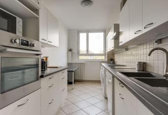 luxe Paris Ris has Balcony rooms