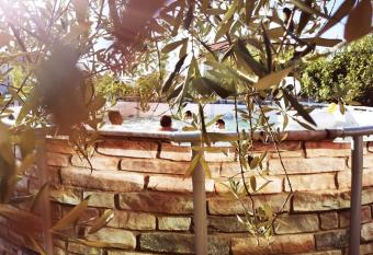 Villa La Pineta allows 18 year olds to book a room