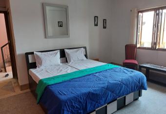 Modern & Spacious 100 feet road Private Residence allows 18 year olds to book a room